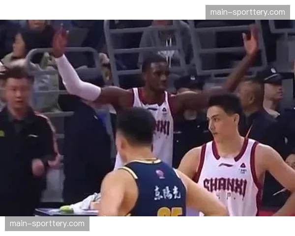 裁判零公开追责制度遭质疑 教练质疑判罚即遭重罚形成双标模式