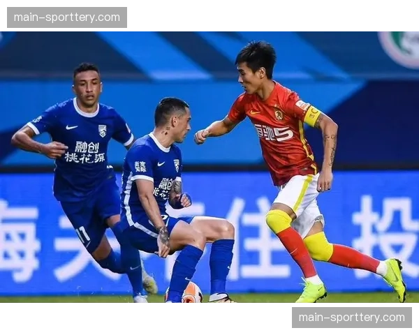 孔特戴维森同以16次被犯规并列榜首 防守型后腰成重点侵犯对象